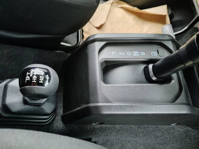 超漂亮 四輪傳動 無改裝無涉水無OFF ROAD市區女用車 里程保證20000多公里原鈑件  第8張相片
