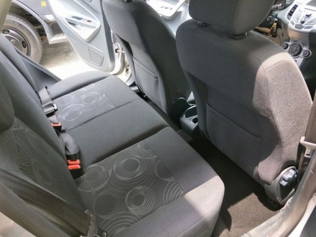 FIESTA 4D SEDAN  第7張相片