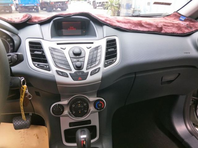 FIESTA 4D SEDAN  第14張相片