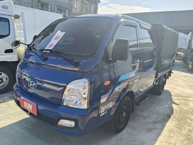 自排雙廂六人座 有昇降尾門 伸縮式車棚 里程保證26000多公里 原鈑件 車況佳  第3張相片