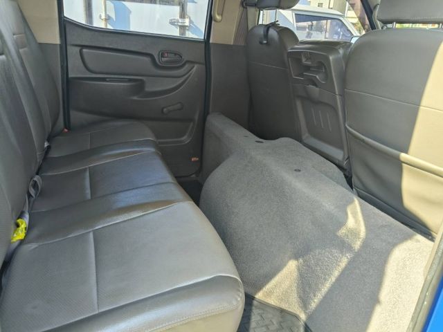 自排雙廂六人座 有昇降尾門 伸縮式車棚 里程保證26000多公里 原鈑件 車況佳  第7張相片