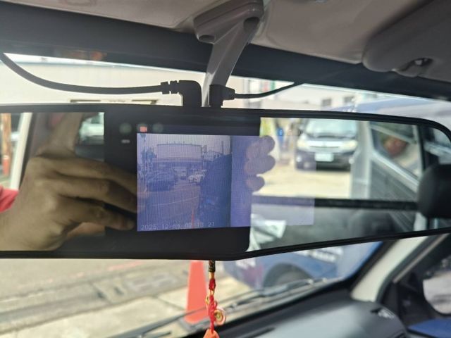 里程保證原鈑件 二人座貨車版 車況佳 買回去馬上發大財  第7張相片