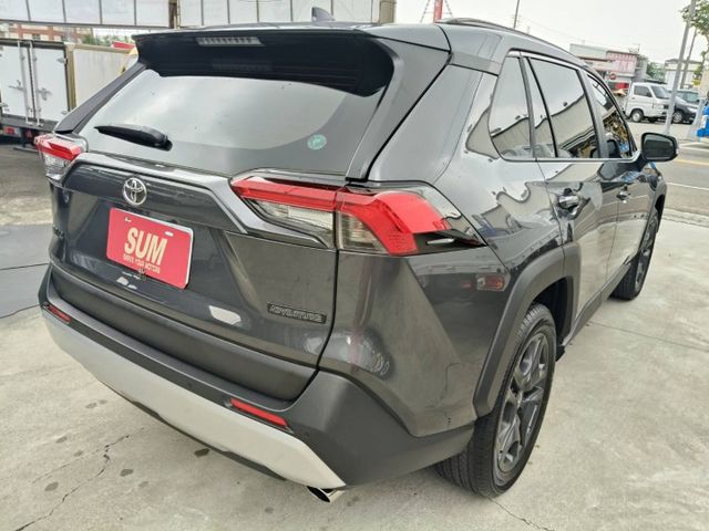 四輪傳動 AD版 全車原漆原鈑件 就像新車 里程保證11000多公里 盲點ACC車道偏移全景天窗電尾門電動椅  第5張相片