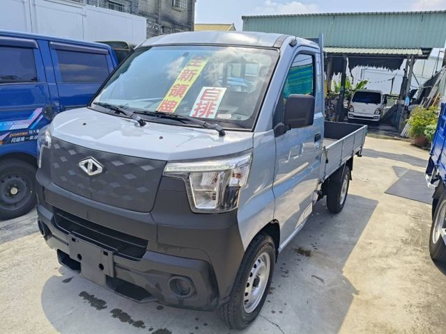 自排8速全新領牌車 此顏色只有一台  第2張相片