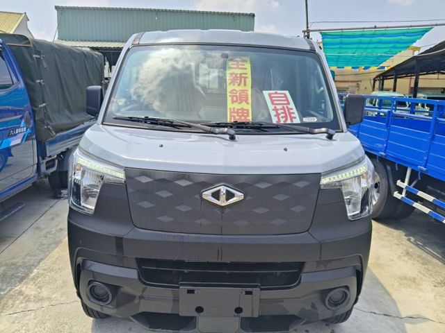 自排8速全新領牌車 此顏色只有一台  第3張相片