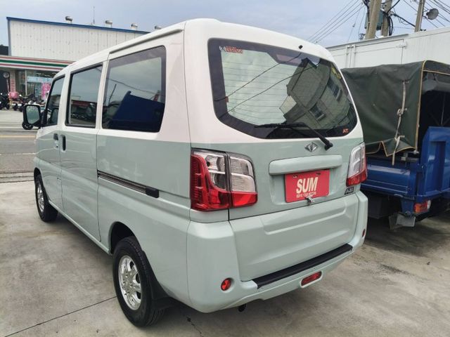 超漂亮原鈑件  中華菱利A180 五人座 自排 雙色精裝車 里程保證2.9萬公里，有盲點、雙安、環景、行車記錄器  第4張相片