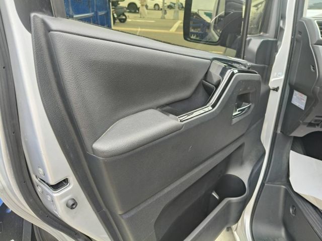 2022年12月出廠 2023年2月領牌 一手個人用車 里程保證原鈑件 八人座客車 車況一級棒 大空間載人露營兩相宜  第8張相片