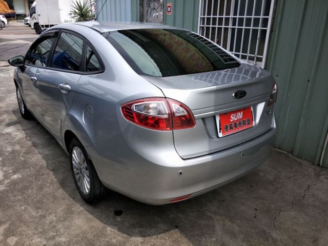 FIESTA 4D SEDAN  第4張相片