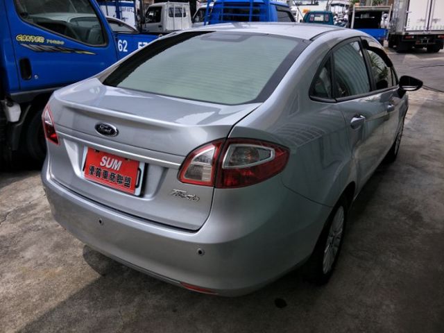 FIESTA 4D SEDAN  第5張相片
