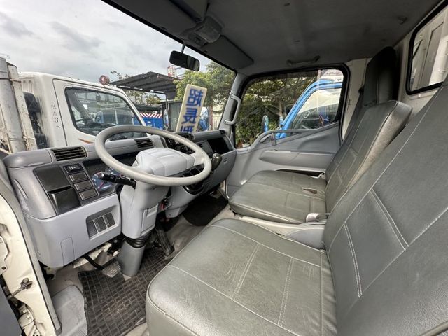 14.5 尺 / 全車 保固 + 原鈑件 保證 / 認證 / 已升載重 5 噸【貨車專賣店】可全貸-送尾門  第3張相片