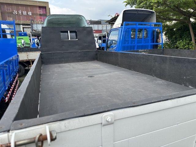 14.5 尺 / 全車 保固 + 原鈑件 保證 / 認證 / 已升載重 5 噸【貨車專賣店】可全貸-送尾門  第4張相片