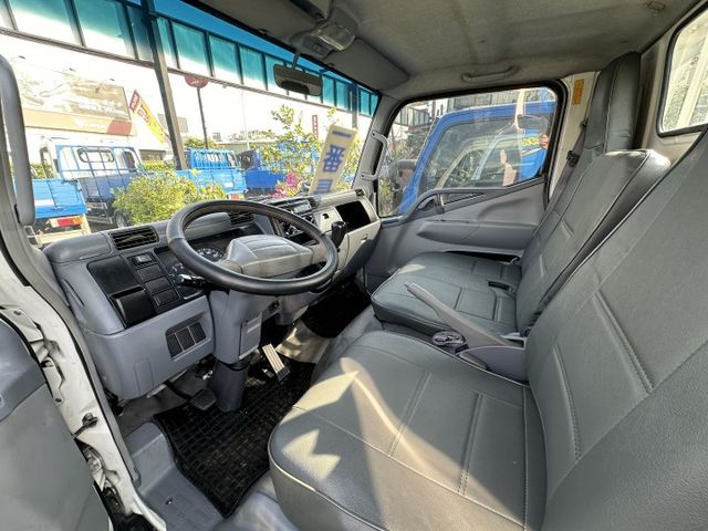 11.6尺/ 認證/全車保固 3 個月 / 已升載重 5 噸 / 原鈑件保證【貨車專賣店】可全貸-送尾門  第2張相片