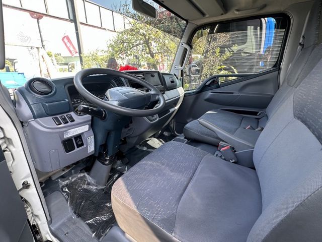 自 排 -- 自 排/ 車頭 原鈑 原漆 / 尾門 双缸 / 原廠全車 保養OK【全車 保固】廂 內高 188 cm  第2張相片