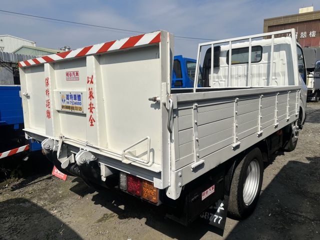 双節 尾門 / 全車 保固 3 個月/ 已升載重 5 噸 / 原鈑件 +冷氣【 貨車專賣店 】可全額分期-免設定費  第4張相片