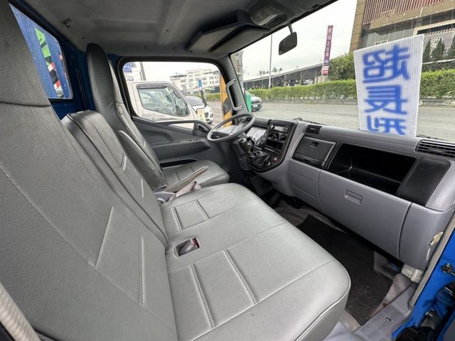 14.5 尺 / 履約  10 萬 公里  保證 /尾門 大双缸 / 原鈑件 +保固  /已升載重 5 噸【貨車專賣店】  第3張相片