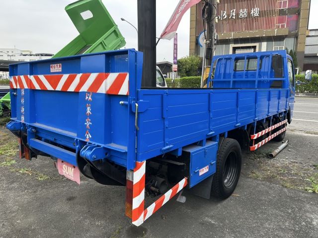 14.5 尺 / 履約  10 萬 公里  保證 /尾門 大双缸 / 原鈑件 +保固  /已升載重 5 噸【貨車專賣店】  第4張相片