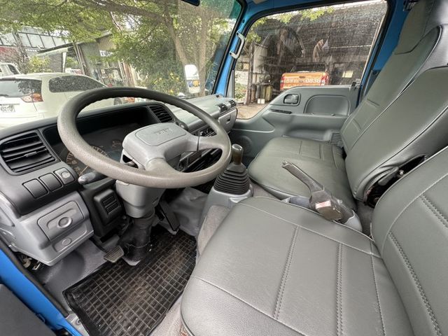 全車 保固 3 個月 /  原鈑件保證  /  尾門 搖控 / 冷氣很冷【 貨車專賣店+ 保修廠 】全場100多輛貨車  第3張相片