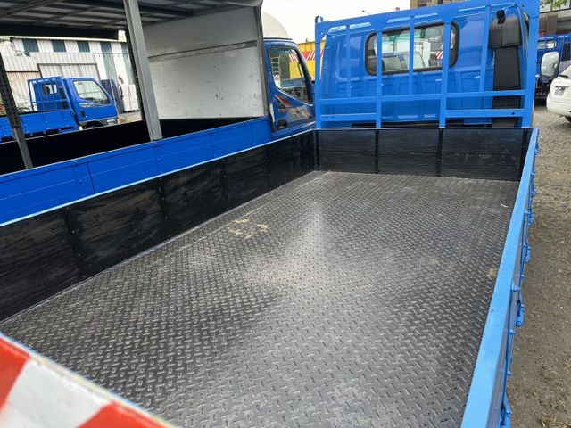 全車 保固 3 個月 /  原鈑件保證  /  尾門 搖控 / 冷氣很冷【 貨車專賣店+ 保修廠 】全場100多輛貨車  第4張相片