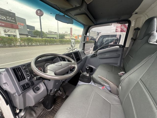 14.5 尺 / 已升載重 5 噸/ 認證 / 全車 3 個 月 保固 / 原鈑件保證【貨車專賣店】可全貸  送尾門  第2張相片