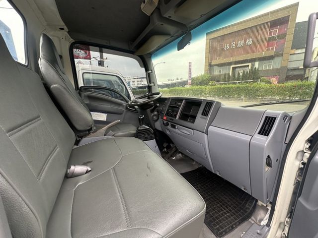 14.5 尺 / 已升載重 5 噸/ 認證 / 全車 3 個 月 保固 / 原鈑件保證【貨車專賣店】可全貸  送尾門  第3張相片