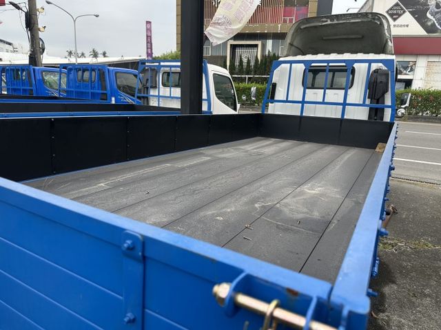 14.5 尺 / 已升載重 5 噸/ 認證 / 全車 3 個 月 保固 / 原鈑件保證【貨車專賣店】可全貸  送尾門  第4張相片