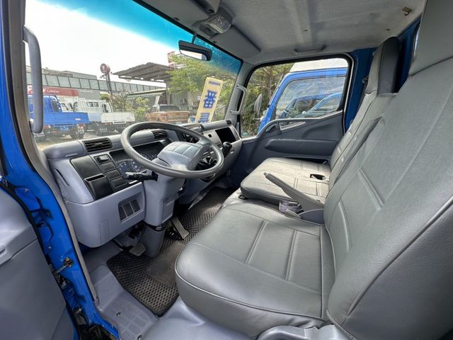 11.6尺 / 已升載重 5 噸 /全車 保固 / 原鈑件保證 / 尾門 搖控【貨車專賣店】 可全額貸  第4張相片