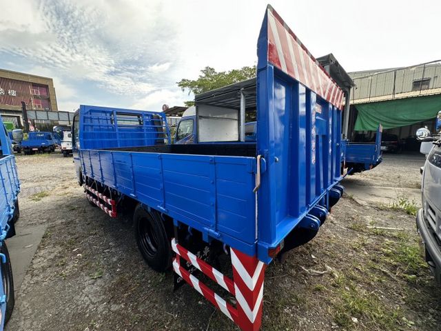 11.6尺 / 已升載重 5 噸 /全車 保固 / 原鈑件保證 / 尾門 搖控【貨車專賣店】 可全額貸  第6張相片