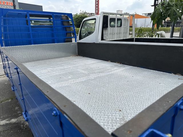 全車 保固 3 個月 / 原鈑件 保證 / 花氬鈑底 / 已升載重 5 噸【貨車專賣店】可分期 可全貸  第4張相片