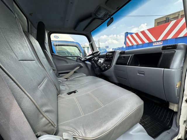 全車 保固 3 個月 /  原鈑件 保證 /  花氬鈑底 /  已升載重 5 噸【貨車專賣店】可分期  可全貸  第3張相片
