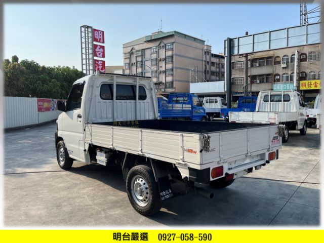 自排--自排/原廠 保固中+ 保證 原鈑 原漆/ 全車渡膜+ 米其林輪胎/ 定速+ 循跡+ 安全氣囊+++最高階  第3張相片