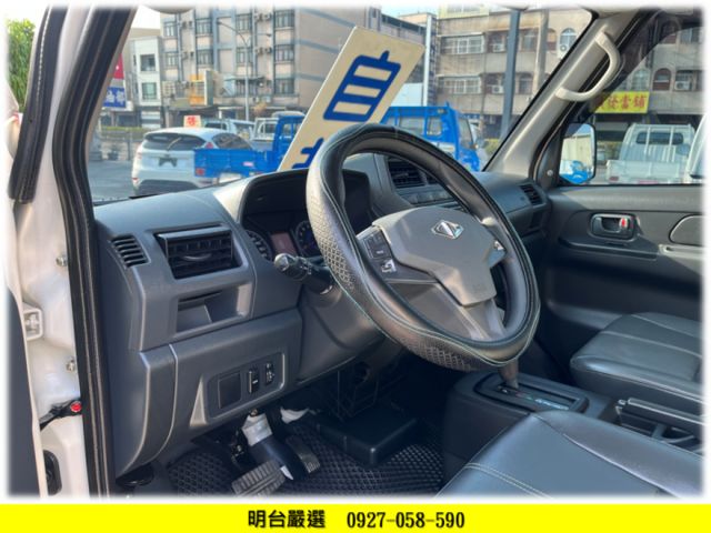 自排--自排/原廠 保固中+ 保證 原鈑 原漆/ 全車渡膜+ 米其林輪胎/ 定速+ 循跡+ 安全氣囊+++最高階  第4張相片