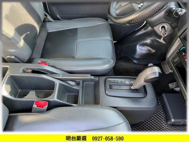 自排--自排/原廠 保固中+ 保證 原鈑 原漆/ 全車渡膜+ 米其林輪胎/ 定速+ 循跡+ 安全氣囊+++最高階  第7張相片