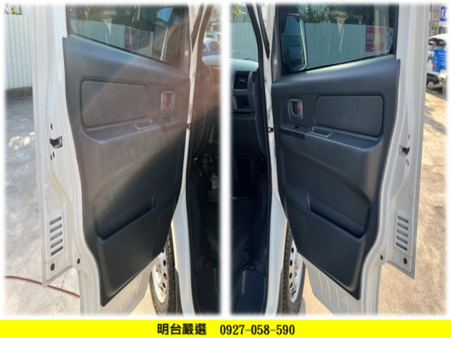 自排--自排/原廠 保固中+ 保證 原鈑 原漆/ 全車渡膜+ 米其林輪胎/ 定速+ 循跡+ 安全氣囊+++最高階  第10張相片