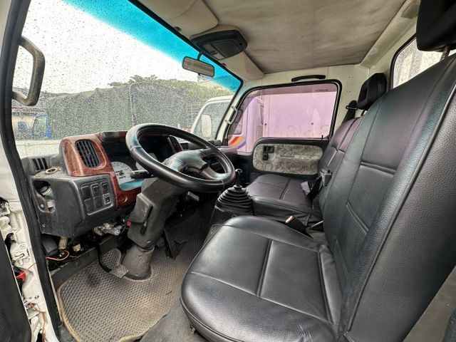 6 輪  /  10尺半  / 全車 有保固  / 原鈑件 / 送 白鐵斗 / 冷氣很冷【貨車專賣】不用貸款-來就賣  第3張相片