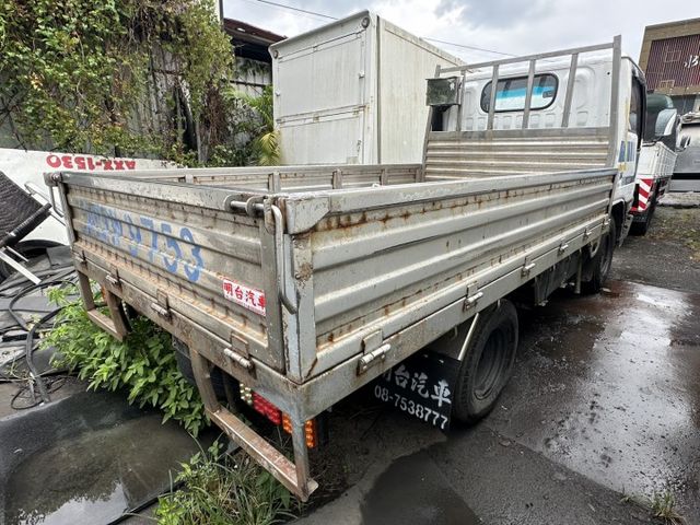 6 輪  /  10尺半  / 全車 有保固  / 原鈑件 / 送 白鐵斗 / 冷氣很冷【貨車專賣】不用貸款-來就賣  第4張相片