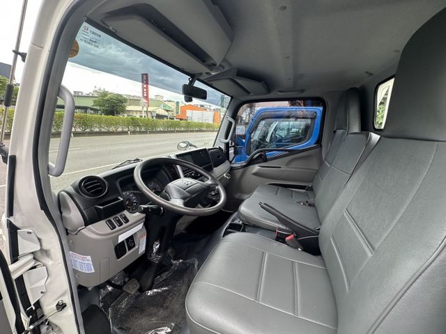 履約  5 萬公里 保證 / 原鈑件 / 全車 1 年 保固 + 認證 + 環景【貨車 專賣店】 低利 分期--送 尾門  第3張相片