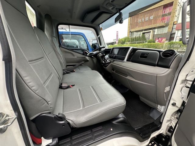 履約  5 萬公里 保證 / 原鈑件 / 全車 1 年 保固 + 認證 + 環景【貨車 專賣店】 低利 分期--送 尾門  第4張相片
