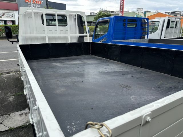 履約  5 萬公里 保證 / 原鈑件 / 全車 1 年 保固 + 認證 + 環景【貨車 專賣店】 低利 分期--送 尾門  第8張相片