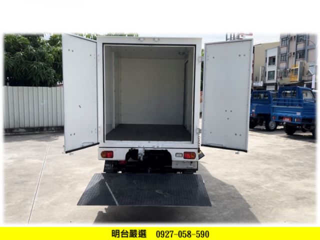 履約 5 萬公里 保證 + 認證車/ 全車 保固 2 年/ 搖控 電動 尾門【 貨車 專賣店 】 可全額分期  第4張相片