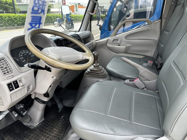 14.5 尺 // 全車 保固 // 原鈑件 * 里程 保証 * / 已升載重 5 噸/ 全新斗+ 可 免費換回 廂式  第2張相片