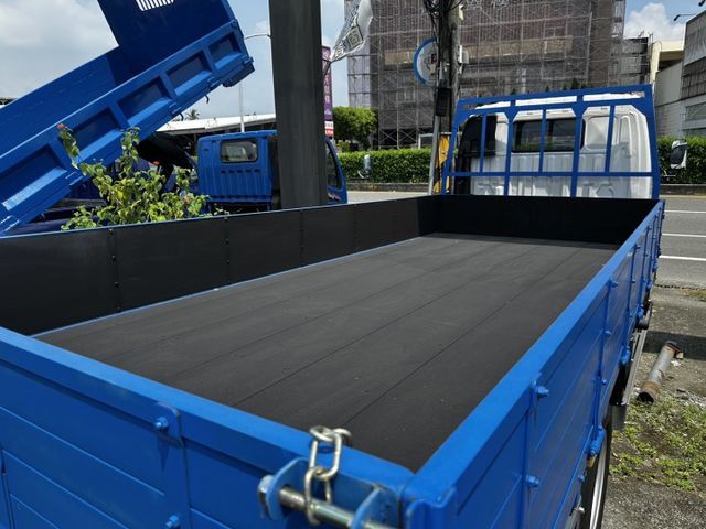 14.5 尺 // 全車 保固 // 原鈑件 * 里程 保証 * / 已升載重 5 噸/ 全新斗+ 可 免費換回 廂式  第3張相片