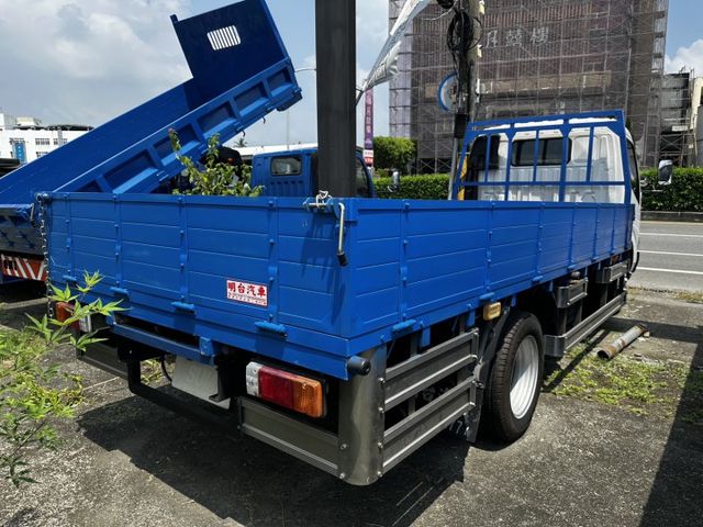14.5 尺 // 全車 保固 // 原鈑件 * 里程 保証 * / 已升載重 5 噸/ 全新斗+ 可 免費換回 廂式  第4張相片