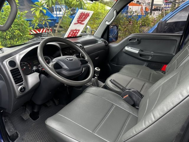 双廂-- 6人座 / 全車 原鈑件 / 認證 / 全車 保固 / 尾門 遙控【省油省稅】柴油-6 輪-6人座  第2張相片