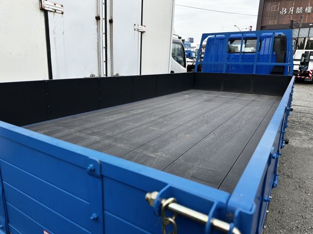 14.5 尺 /  原鈑件 / 全車 保固 / 里程 保證/ 已升載重 5 噸【 貨車 專賣 】可免費 改成 纖維廂  第5張相片