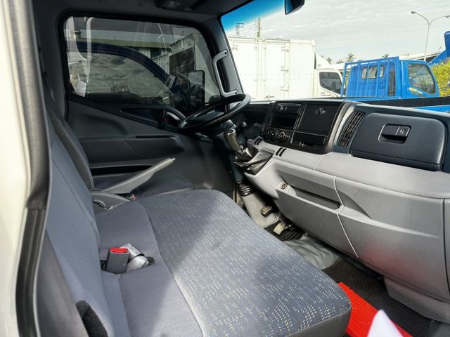 認證車/ 全車 原鈑件/ 全車保固 / 已升載重 5 噸【 貨車 專賣 】可分期 / 可免費換 纖維廂  第2張相片