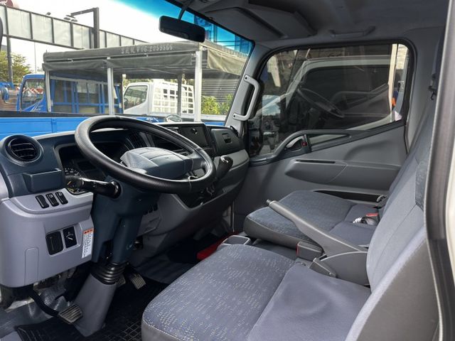 認證車/ 全車 原鈑件/ 全車保固 / 已升載重 5 噸【 貨車 專賣 】可分期 / 可免費換 纖維廂  第3張相片