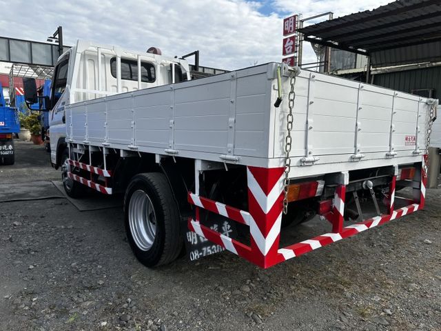 認證車/ 全車 原鈑件/ 全車保固 / 已升載重 5 噸【 貨車 專賣 】可分期 / 可免費換 纖維廂  第5張相片