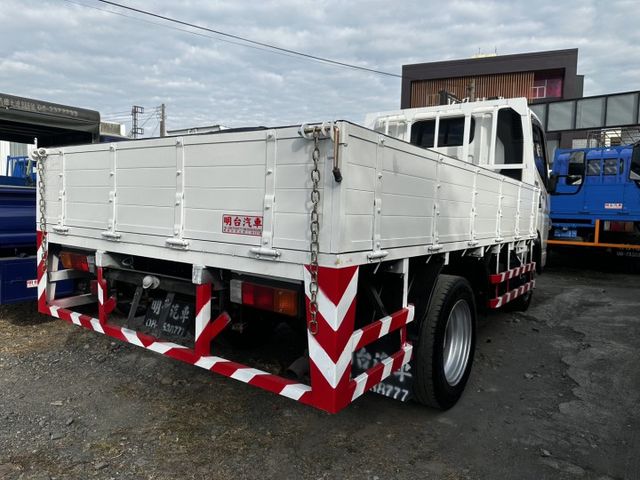 認證車/ 全車 原鈑件/ 全車保固 / 已升載重 5 噸【 貨車 專賣 】可分期 / 可免費換 纖維廂  第6張相片