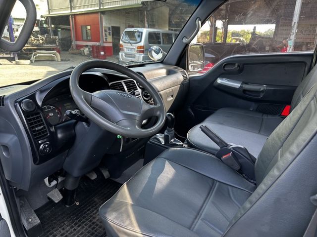 双廂-- 6人座 / 全車 原鈑件 / 全車 保固 / 無事故- 無泡水【貨車專賣】要- 保固- 才重要  第3張相片