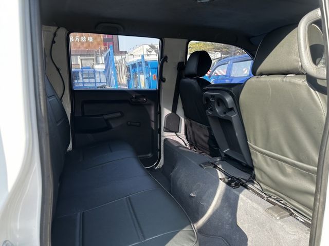 双廂-- 6人座 / 全車 原鈑件 / 全車 保固 / 無事故- 無泡水【貨車專賣】要- 保固- 才重要  第5張相片